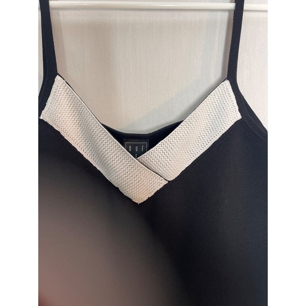 DUE PER DUE Women's Black sleeveless top with White - colored V-neck trim Size M - Picture 2 of 7